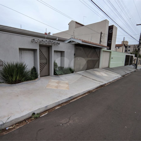 Casa com 3 dormitórios no Jardim Nova Santa Paula