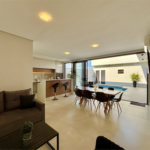 Indaiatuba - Sp - Condominio Maria Candida - R$ 2.250.000,00 - 3 suítes, sendo 1 master com closet e banheiro com duas cubas e dois chuveiros - Escritório - Piscina em Alvenaria aquecida e Hidro com Iluminação - Ar Condicionado instalado em todos os quartos, escritorio, sala e area gourmet