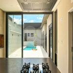 Casa Térrea Evidências - Indaiatuba/SP - R$ 1.950.000,00 - Área Total 307,33 m² - Área Construída 201,90 m² - TÉRREA - 03 suítes sendo a master com closet; Escritório; Lavabo; Cozinha com cooktop, forno, micro-ondas e coifa; Móveis planejados na hall de entrada, sala, escritório, cozinha, gourmet, s