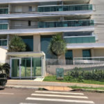 APARTAMENTO MOBILIADO EM FRENTE AO SHOPPING 02 DORMITÒRIOS