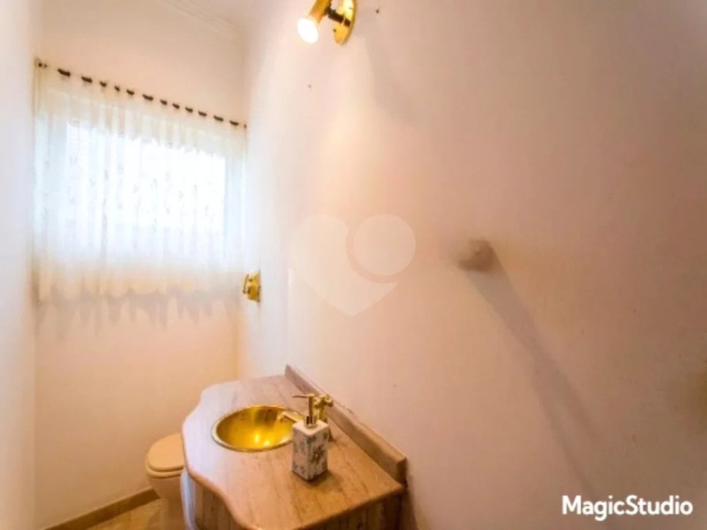 Casa com 360m² , 3 dormitórios , sendo 1 suíte , 4 vagas , disponível para venda ou locação , no centro de Santo André.