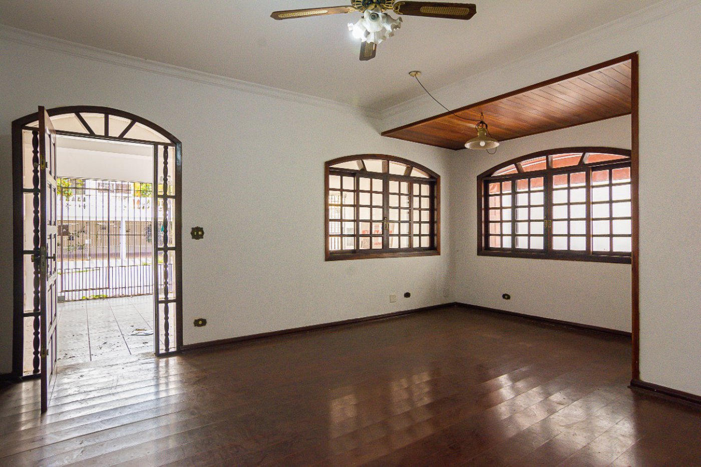 Sobrado à venda 187m² com 5 quartos, sendo 2 suítes, em Conjunto Residencial Butantã próximo à USP