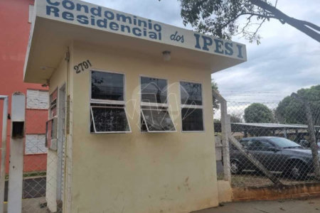 Apartamento para venda no Edifício Residencial dos Ipês II em Araraquara/SP.