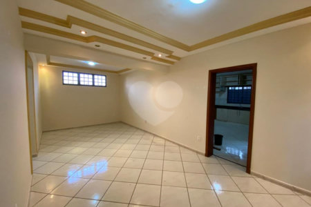 Casa no Jardim Hikare