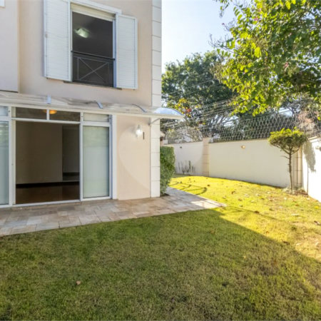 Casa à venda com 4 quartos, sendo 2 suítes, no condomínio Stephanie, São Paulo - SP