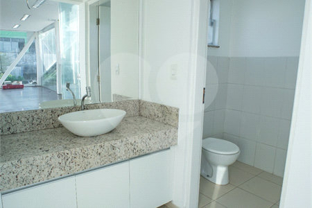 Lindo Salão Comercial para locação com 924m2 no Centro de Atibaia