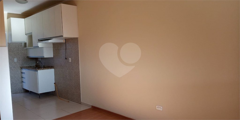 Linda casa em condomínio fechado com 2 Dormitórios.