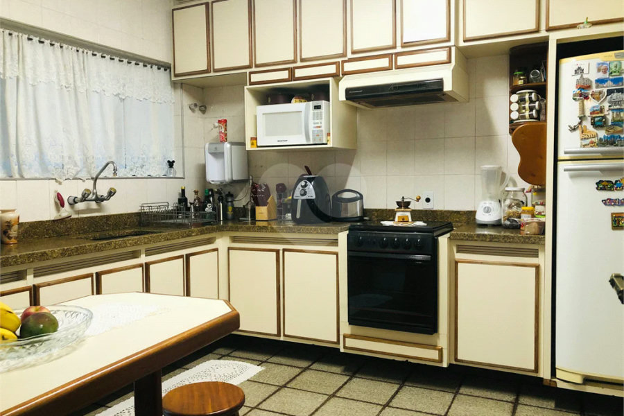 SOBRADO A VENDA NO TREMEMBÉ - 3 DORMS. (1 SUÍTE) E 5 VAGAS
