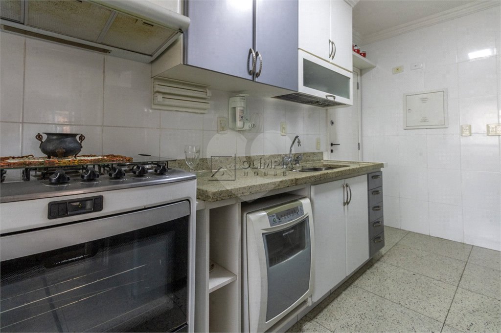 Apartamento com 96 metros em Campo Belo com 3 Dormitorios/Aceita Permutas