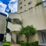 Apartamento luxuoso com 130m2, 3 suítes, 4 vagas.