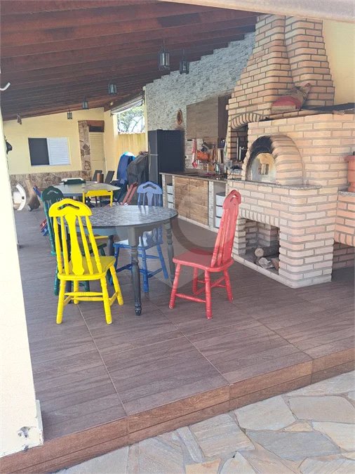 Casa Ampla com 5 Dormitórios, Piscina e Lazer Completo em Terreno de 1.260 m²
