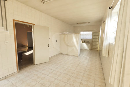 Casa Térrea Charmosa e Espaçosa na Vila Prado: Conforto, Praticidade e Próxima ao Centro!
