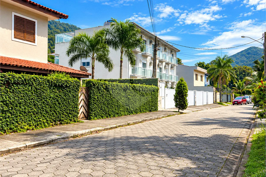 Casa à venda com 2 quartos, sendo 1 suíte, no condomínio Scarlatt, São Sebastião - SP