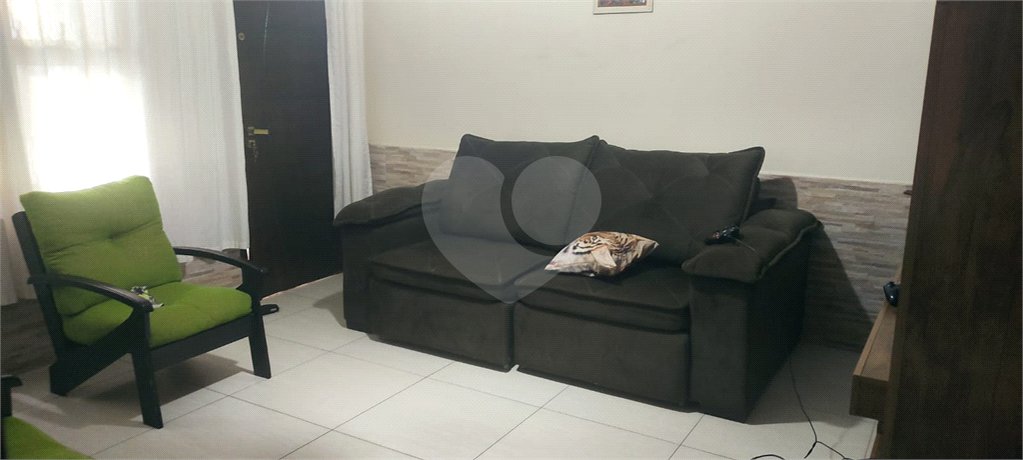 Casa térrea com 2 dormitórios.