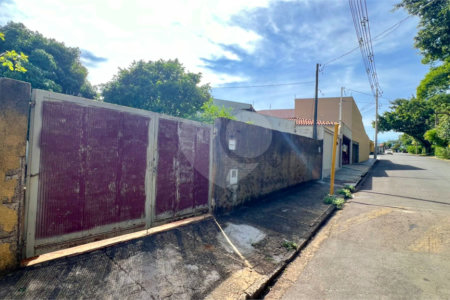 Terreno à Venda no Jardim Tangará