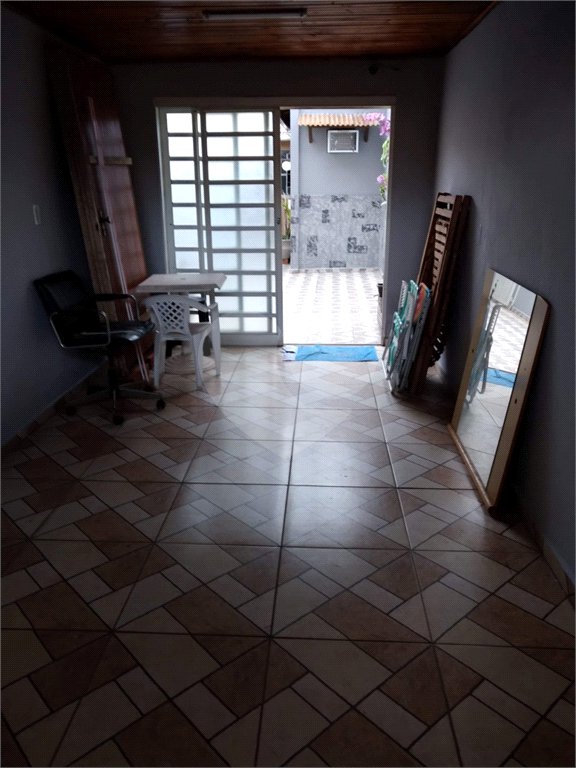 Casa térrea para venda ou locação no Jardim São Carlos V