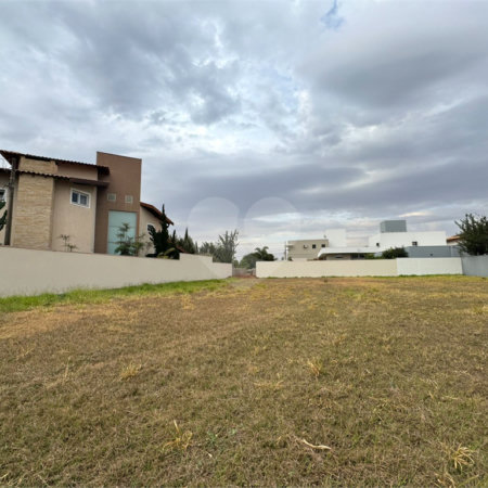 Terreno de 480m2 á venda, no condomínio Damha I, em São Carlos.