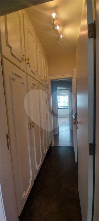 Apartamento à venda no Campo Belo de 245m² com 3 suítes e 3 vagas