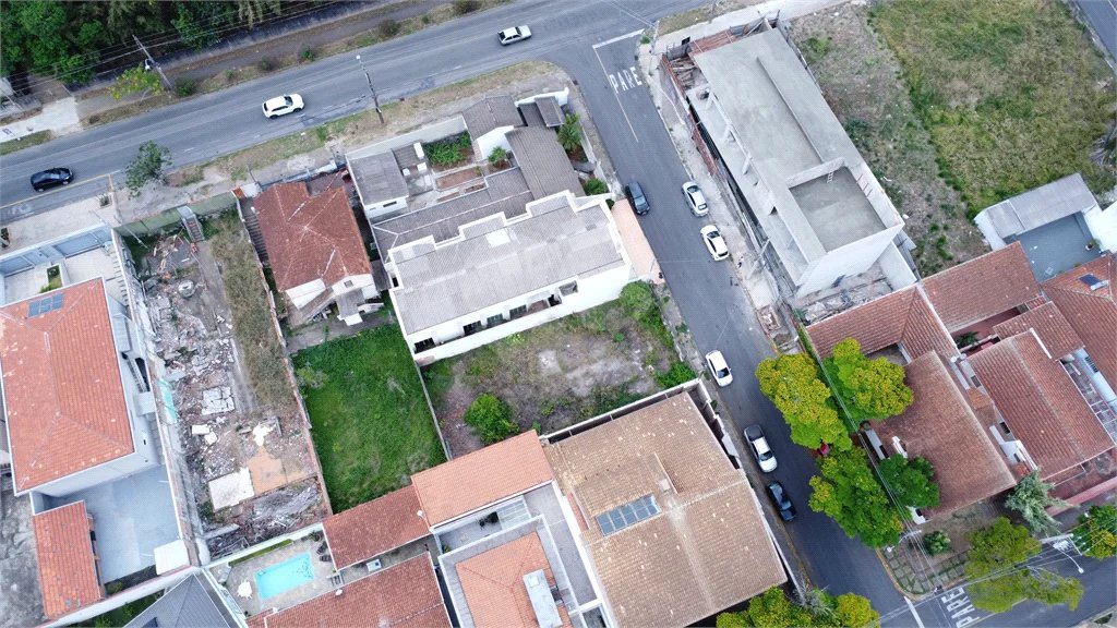 Terreno 300m² à Venda próximo ao centro á poucos metros da Avenida Champagnat