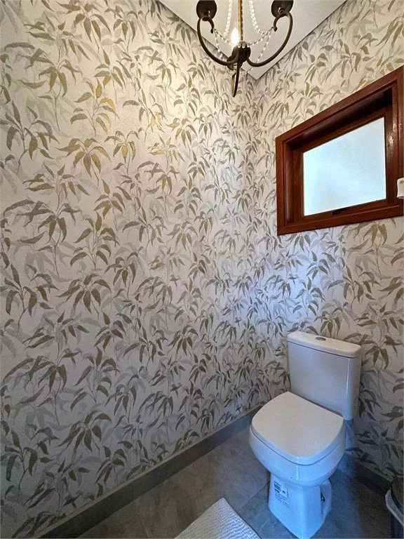 Casa à venda e locação no Condomínio Monte Alegre com 04 suítes.