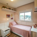 Espaço, conforto e uma localização privilegiada fazem deste apartamento mobiliado no Baeta Neves, em São Bernardo do Campo, uma excelente opção para seu novo lar. Com 118 m², três dormitórios e quatro banheiros, o imóvel oferece ambientes amplos para acomodar a família e receber amigos com comodidad