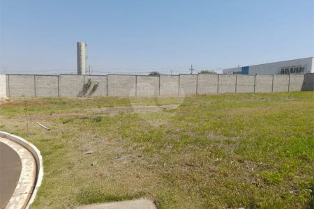 Terreno à venda no condomínio Monte das Araucárias