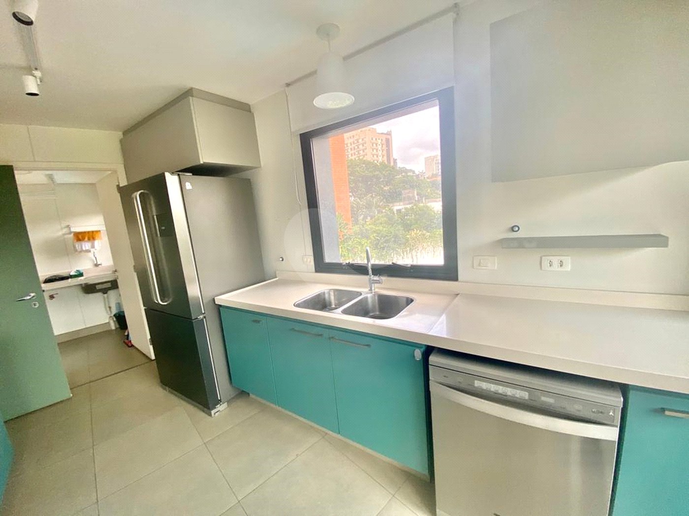 Imóvel 168m² Idea Zarvos com 3 suites, varanda na frente e na suíte, piscina, academia e 3 vagas Vila Madalena.