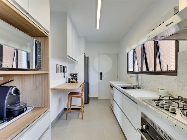 Apartamento à venda com 2 quartos, sendo 1 suíte,  em Campo Belo, São Paulo, SP
