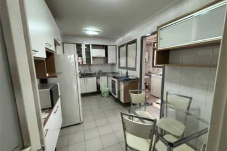 Apartamento de 107m2 no Planalto Paulista com 3 dorms, 1 suíte, 4 banheiros, 2 vagas. Estuda permuta.