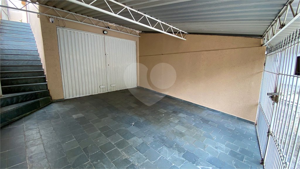 Sobrado com 03 dormitórios e 2 vagas no Jd Líbano