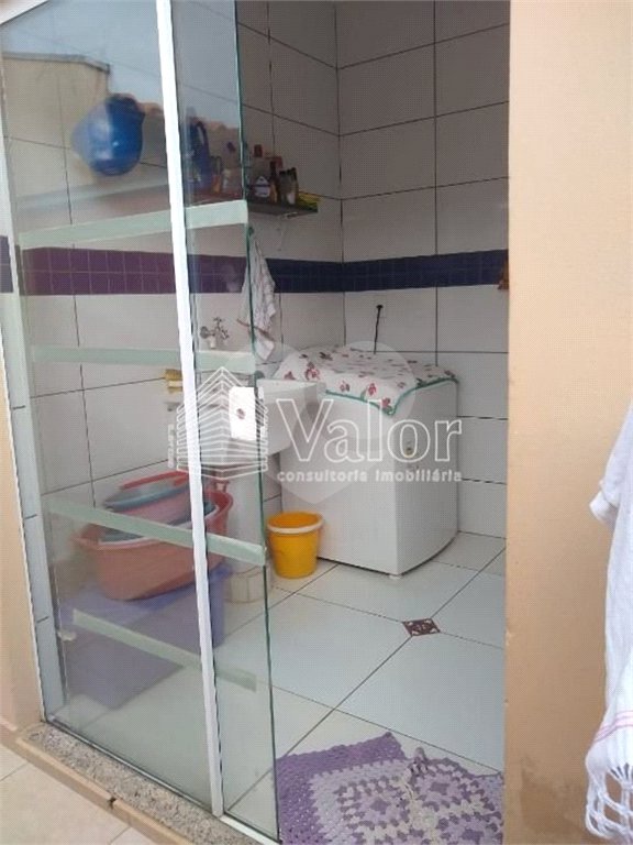 Casa Térrea com 3 dormitórios, sendo 1 suíte.