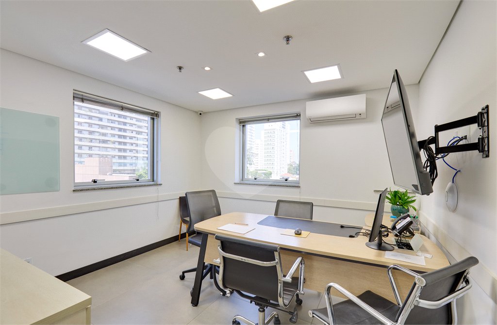 Sala comercial á venda em Santo Amaro, São Paulo - SP