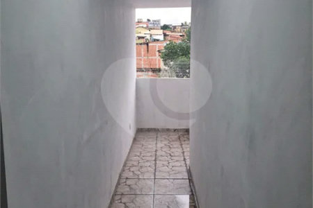 SOBRADO TIPO APARTAMENTO COM 1 QUARTO PARA LOCAÇÃO 38m² - SANTÍSSIMO