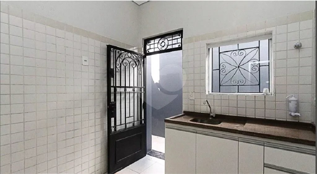 Sobrado à venda no Belenzinho de 208 m² com 6 dormitórios, 4 banheiros e 2 vagas