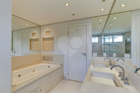 Apartamento no Alto da Boa Vista Condomíno com vasta área verde, lazer e segurança..