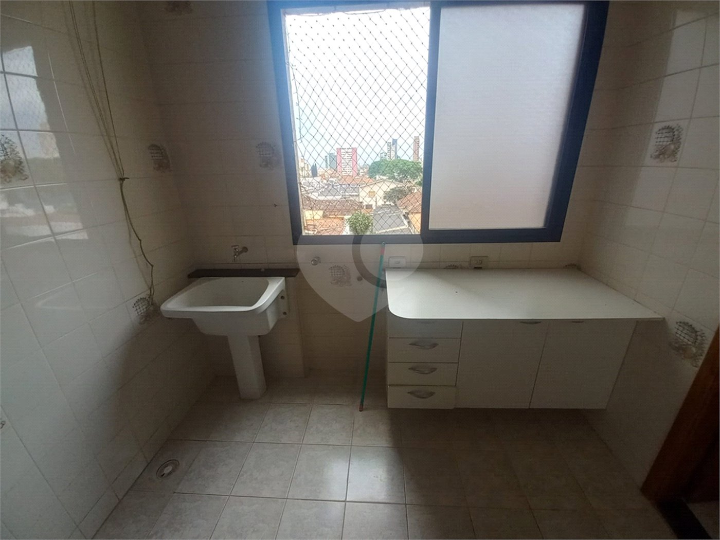 Apartamento para venda ou locação no Ed. Alexandre Previero