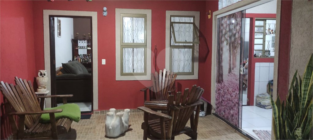Casa térrea com 2 dormitórios.