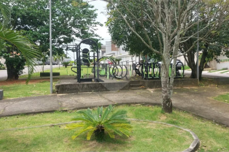 CONDOMÍNIO VALE DAS PALMEIRAS - CASA 3 QTOS + SUITE + PISCINA + GARAGEM 4 CARROS + ENERGIA SOLAR