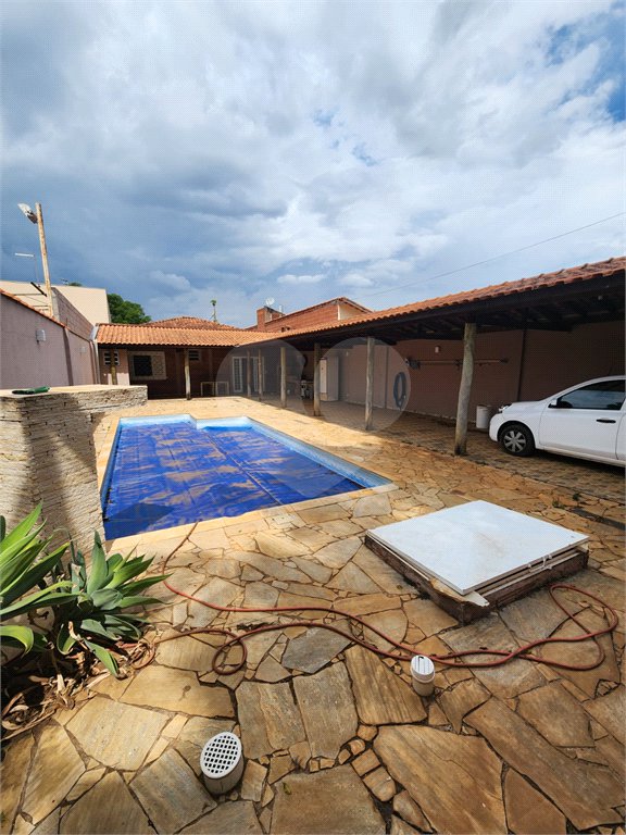 Casa à Venda - Estância Lagoa Dourada, Brotas-SP