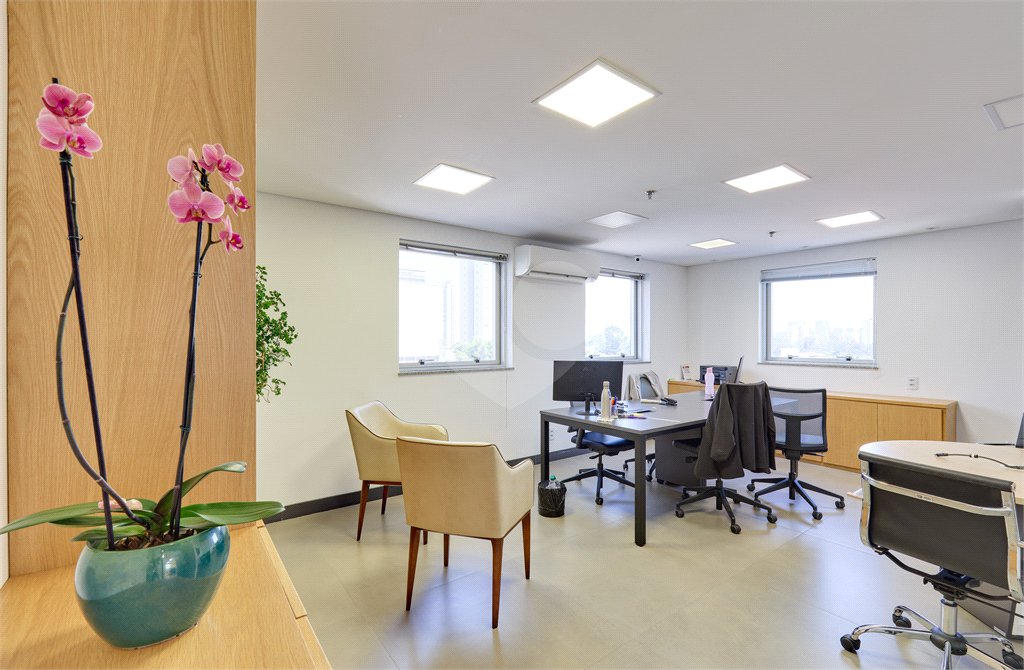 Sala comercial á venda em Santo Amaro, São Paulo - SP
