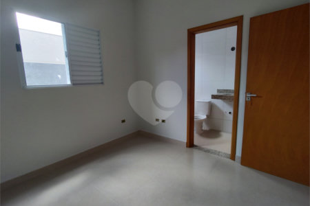 Casa térrea em Atibaia com 3 suítes, sala 2 ambientes, 2 vagas garagem, excelente localização, pronta para morar