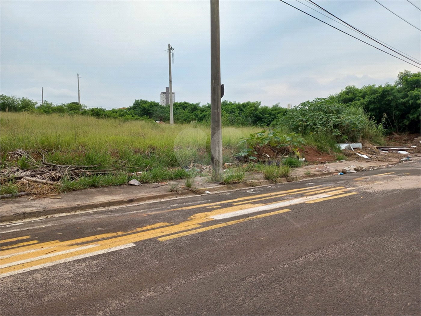 Terreno com 145,43 m² de área total.