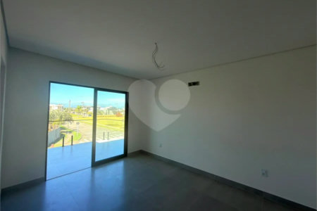 Casa à Venda no Ogiva em Cabo Frio com 4 Quartos em Condomínio Fechado