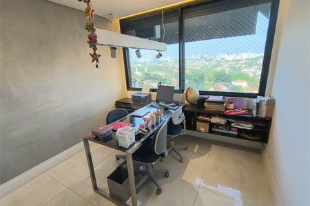 Este amplo apartamento de 290 m², completamente reformado, reúne sofisticação,