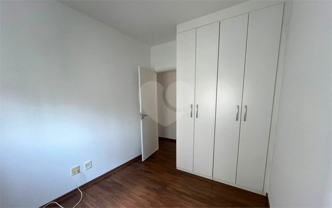 Excelente apartamento de 3 dormitórios, sendo uma Suíte e 2 vagas de garagem.