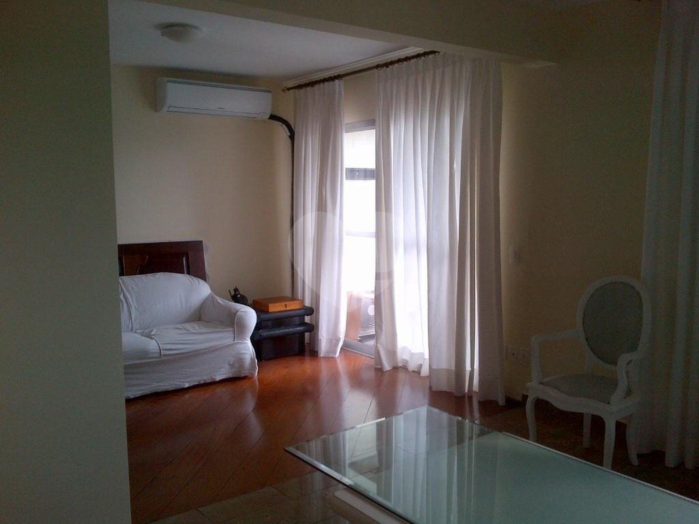 Moema - Apartamento 2 dormitórios c/suíte e Ar condicionado mobiliado !!!