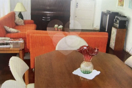 Casa sobrado a venda com 3 dormitórios na mooca.Aceita Permuta.