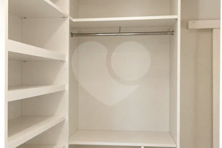 Cobertura de 255 m² com 3 dormitórios, 1 suíte, cozinha planejada, 2 vagas e área gourmet com churrasqueira.