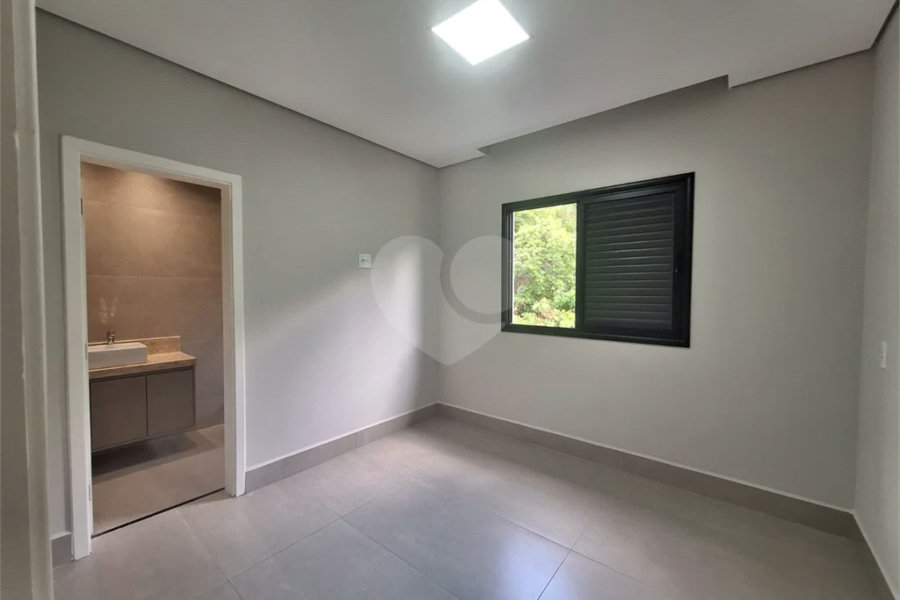 Casa NOVA com 03 suítes , piscina e condomínio com lazer completo!