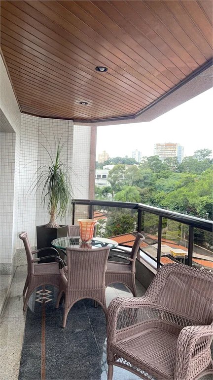 Apartamento com terraço 385m² 03 dormitórios sendo 2 suítes 5 vagas..Estuda Permuta.